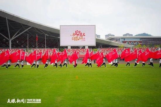 它曾在雅安地震救援中坚持搜救10个小时,成功找到一位怀有身孕的准妈妈,也曾凭借一张;搜救犬悬吊渡江救人的照片火爆网络